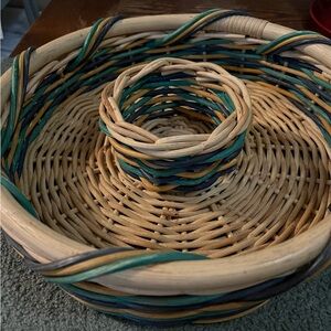 Handcrafted  NWOT hors d’oeuvres Woven Basket 14” Circumstance Great Colors